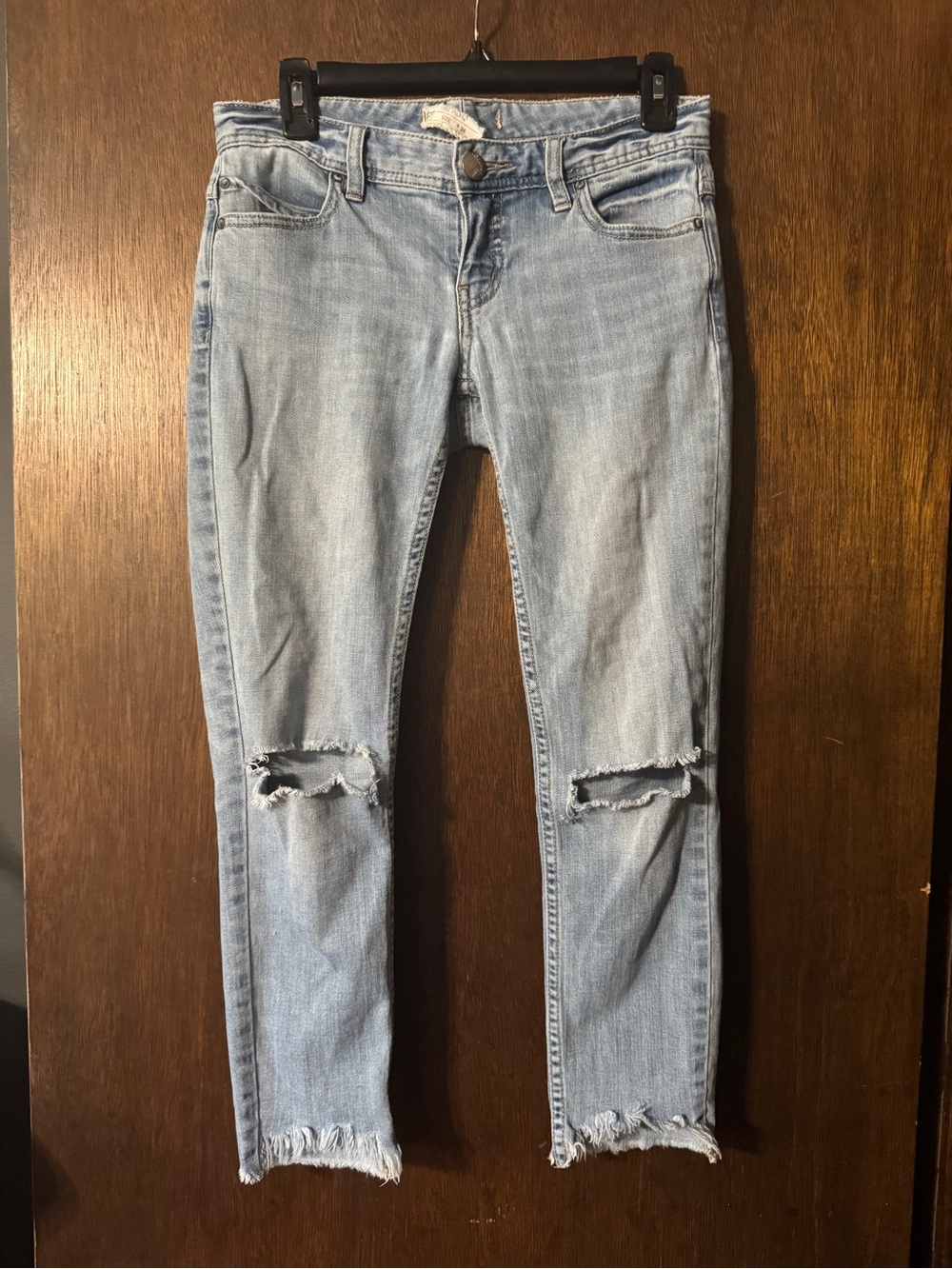 Free People Maggie distressed crop skinny 26